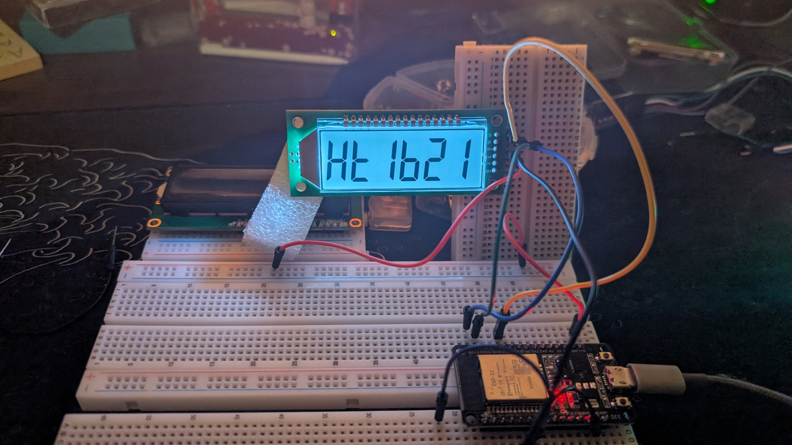 HT1621 driven LCD display showing HT1621